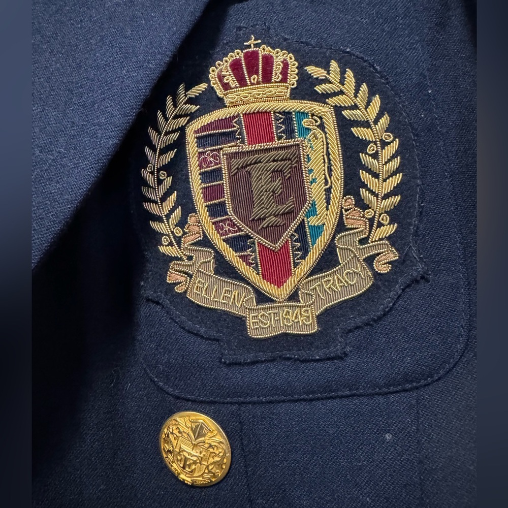 Vintage 90’s Ellen Tracy Navy Wool Blazer w/Iconic Embroidery crest logo -Size 6 - Picture 5 of 7